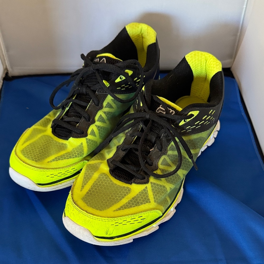 Men's Fila Black and Yellow Athletic Running Shoe Size 11